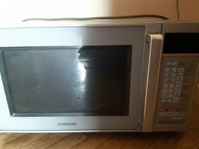 Лот: 15688543. Фото: 1. Неисправная свч Samsung CE1160R. Запчасти для остальной бытовой техники