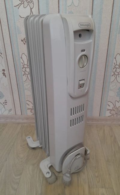 Лот: 25522420. Фото: 1. Масляный радиатор De Longhi GS770510M. Обогреватели бытовые