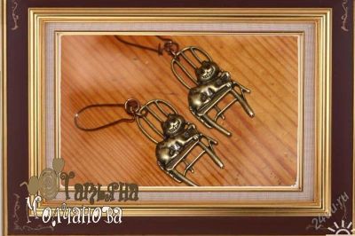 Лот: 841410. Фото: 1. Серьги "Кот на стуле", ручная... Серьги, каффы