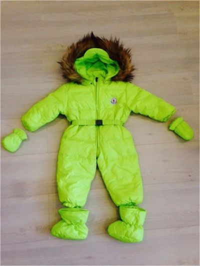 Лот: 7182723. Фото: 1. Комбинезон Moncler перо, 73-80. Верхняя одежда