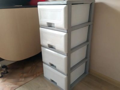 Лот: 11825830. Фото: 1. Комод белый пластиковый. Комоды