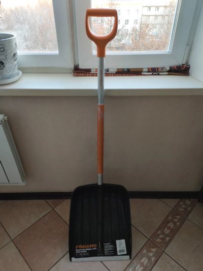 Лот: 24619744. Фото: 1. Лопата для уборки снега Fiskars... Инвентарь для уборки