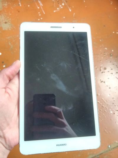 Лот: 25411772. Фото: 1. Планшет Huawei. Планшеты