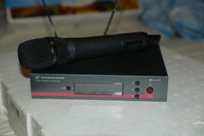 Лот: 15391208. Фото: 1. Радиомикрофон Sennheiser EW100... Студийные микрофоны, радиомикрофоны и радиосистемы