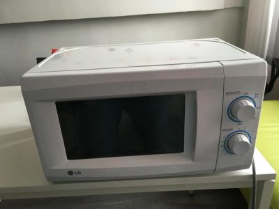 Лот: 7356914. Фото: 1. Микроволновка LG MS-1724U. Микроволновки, мини-печи