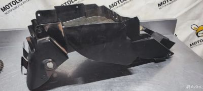 Лот: 22463054. Фото: 1. Подкрылок Suzuki gsx 600 750 srad. Запчасти
