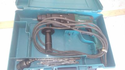 Лот: 9904573. Фото: 1. Перфоратор Makita Hr2450 с кейсом... Электроинструмент