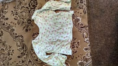Лот: 12531424. Фото: 1. распашонка с ягодками. Ползунки, распашонки, слипы