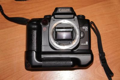 Лот: 4221425. Фото: 1. Canon Eos 55. Плёночные зеркальные