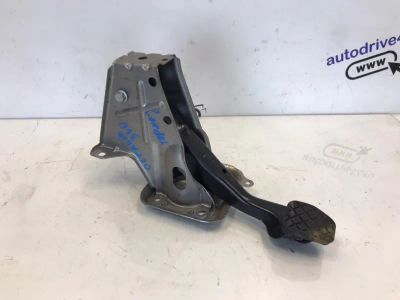 Лот: 21707968. Фото: 1. педаль сцепления Skoda Octavia... Двигатель и элементы двигателя