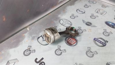 Лот: 23587333. Фото: 1. Поршень с шатуном Toyota Starlet... Двигатель и элементы двигателя