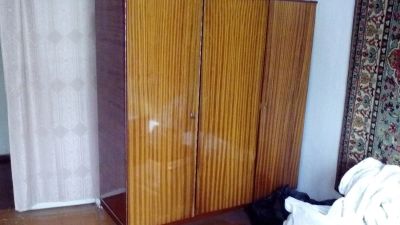 Лот: 15542310. Фото: 1. Шкаф советский платяной из красного... Шкафы, шкафы-купе