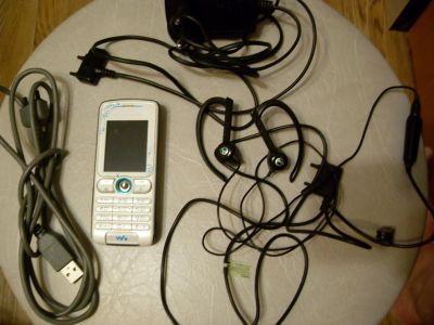 Лот: 7456425. Фото: 1. sony Ericsson w200i (Не рабочий... Кнопочные мобильные телефоны