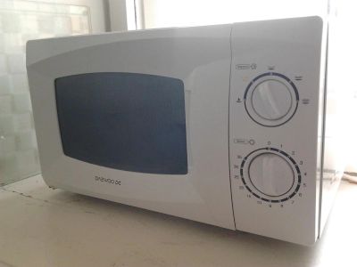 Лот: 4230675. Фото: 1. Микроволновка Daewoo в отличном... Микроволновки, мини-печи