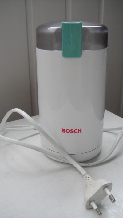 Лот: 11934532. Фото: 1. Кофемолка Bosch MKM 6000 неисправная. Кухонная