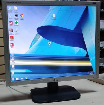 Лот: 18730873. Фото: 1. ЖК монитор 19" LG L1918S. ЖК-мониторы