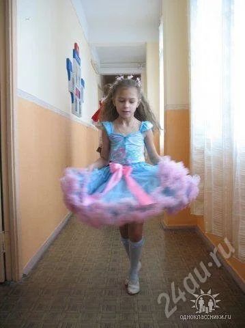 Лот: 553011. Фото: 1. Голубая юбочка с розвым рюшем... Другое (дети растут)