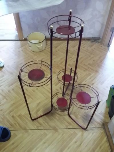 Лот: 6350428. Фото: 1. Подставка для цветов. Подставки и полки для цветов