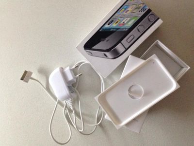 Лот: 3920177. Фото: 1. iPhone 4s 16GB black возможен... Смартфоны