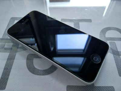 Лот: 9141040. Фото: 1. iPhone 5С читаем описание. Смартфоны