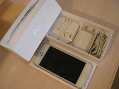 Лот: 10185768. Фото: 1. iPhone 5 16Gb silver. Смартфоны
