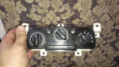 Лот: 7345853. Фото: 1. Блок климат контроля mazda familia. Электрооборудование