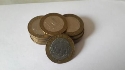 Лот: 9121661. Фото: 1. Гагарин. 10 рублей 2001 год. БИМ... Россия после 1991 года