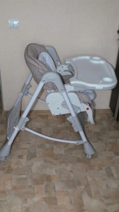 Лот: 3614917. Фото: 1. Стульчик для кормления HAPPY BABY. Стульчики для кормления