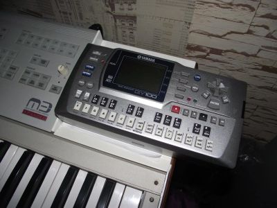 Лот: 13950997. Фото: 1. Yamaha QY100. Клавишные