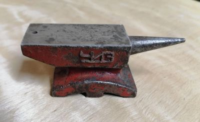 Лот: 19364440. Фото: 1. Наковальня маленькая!!!. Ручной инструмент