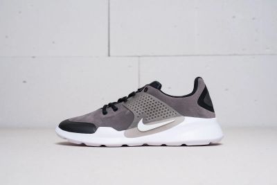Лот: 11618327. Фото: 1. Кроссовки Nike Arrowz. Кеды, кроссовки, слипоны