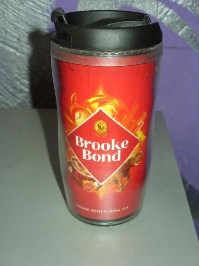 Лот: 4431723. Фото: 1. Стакан пластиковый Brooke Bond. Кружки, стаканы, бокалы
