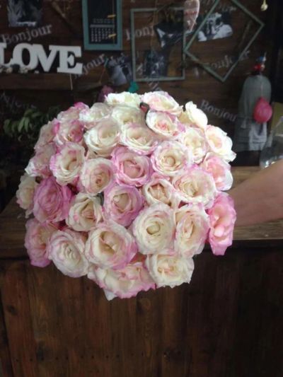 Лот: 10099204. Фото: 1. 33 розы большие РОЗЫ в букете. Свежие цветы