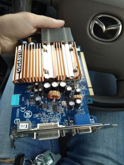 Лот: 11895928. Фото: 1. Видеокарта Gigabyte GeForce 7300... Видеокарты