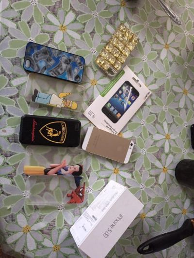 Лот: 7782503. Фото: 1. iPhone 5s gold 64. Смартфоны