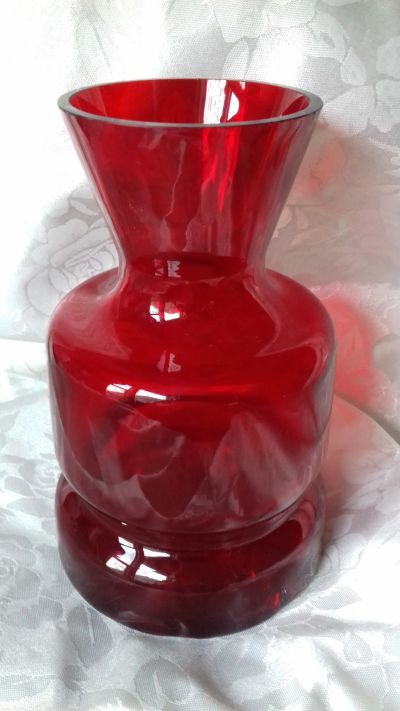 Лот: 25882216. Фото: 1. Ваза для цветов красная. Дно массивное... Вазы