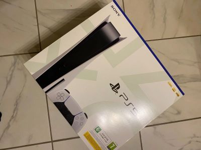 Лот: 16998000. Фото: 1. Консоль Playstation 5 с приводом... Игровые приставки, консоли