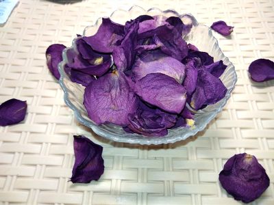 Лот: 16283002. Фото: 1. Лепестки роз сушеные для декора... Аксессуары