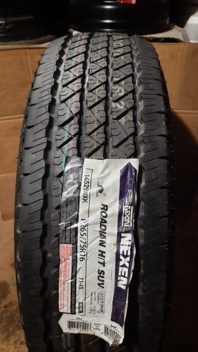 Лот: 17455461. Фото: 1. 265/75R16 114S Nexen Roadian H... Шины