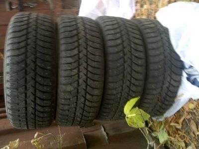 Лот: 4576462. Фото: 1. Резина Bridgestone шипованая недорого. Шины