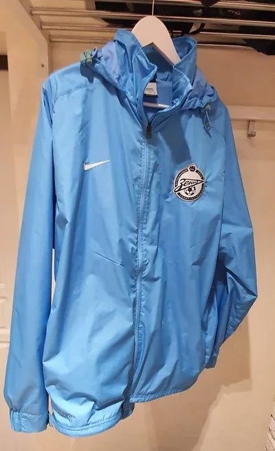 Лот: 18125476. Фото: 1. Ветровка Nike Зенит. Верхняя одежда