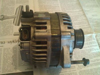 Лот: 3374213. Фото: 1. Генератор Subaru Legacy BE5 EJ20TT. Электрооборудование