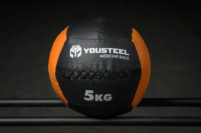 Лот: 24558178. Фото: 1. Медбол 5кг, со шнуровкой YouSteel. Фитнес, аэробика и гимнастика