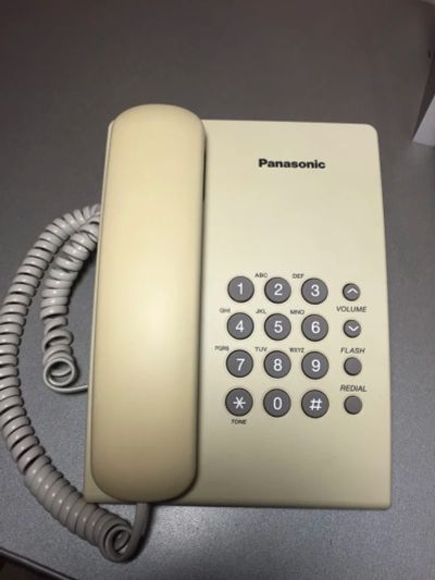 Лот: 6969434. Фото: 1. Телефон Panasonic KX-TS2350RUW... Проводные телефоны