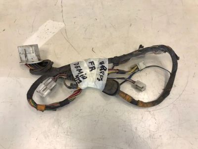 Лот: 21707733. Фото: 1. проводка двери Mazda Demio DW3W. Двигатель и элементы двигателя