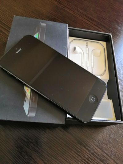 Лот: 13396125. Фото: 1. IPhone 5 16 Gb. Смартфоны