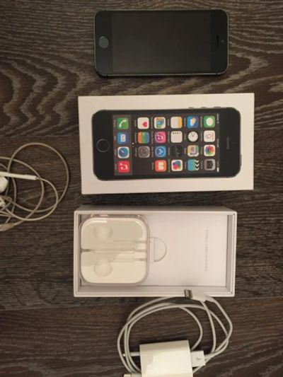 Лот: 8917780. Фото: 1. iPhone 5S Space Gray 32Гб. Смартфоны