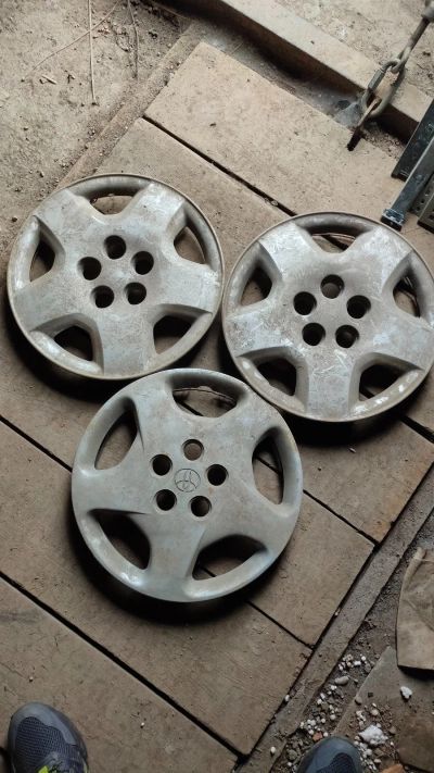 Лот: 17055720. Фото: 1. Колпаки Toyota 3 шт. Колпаки