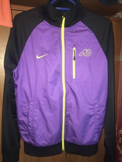 Лот: 10238497. Фото: 1. Оригинальная ветровка NIke. Костюмы классические, деловые