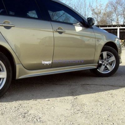Лот: 13484298. Фото: 1. Накладки "Intense 2.0L" на пороги... Детали тюнинга